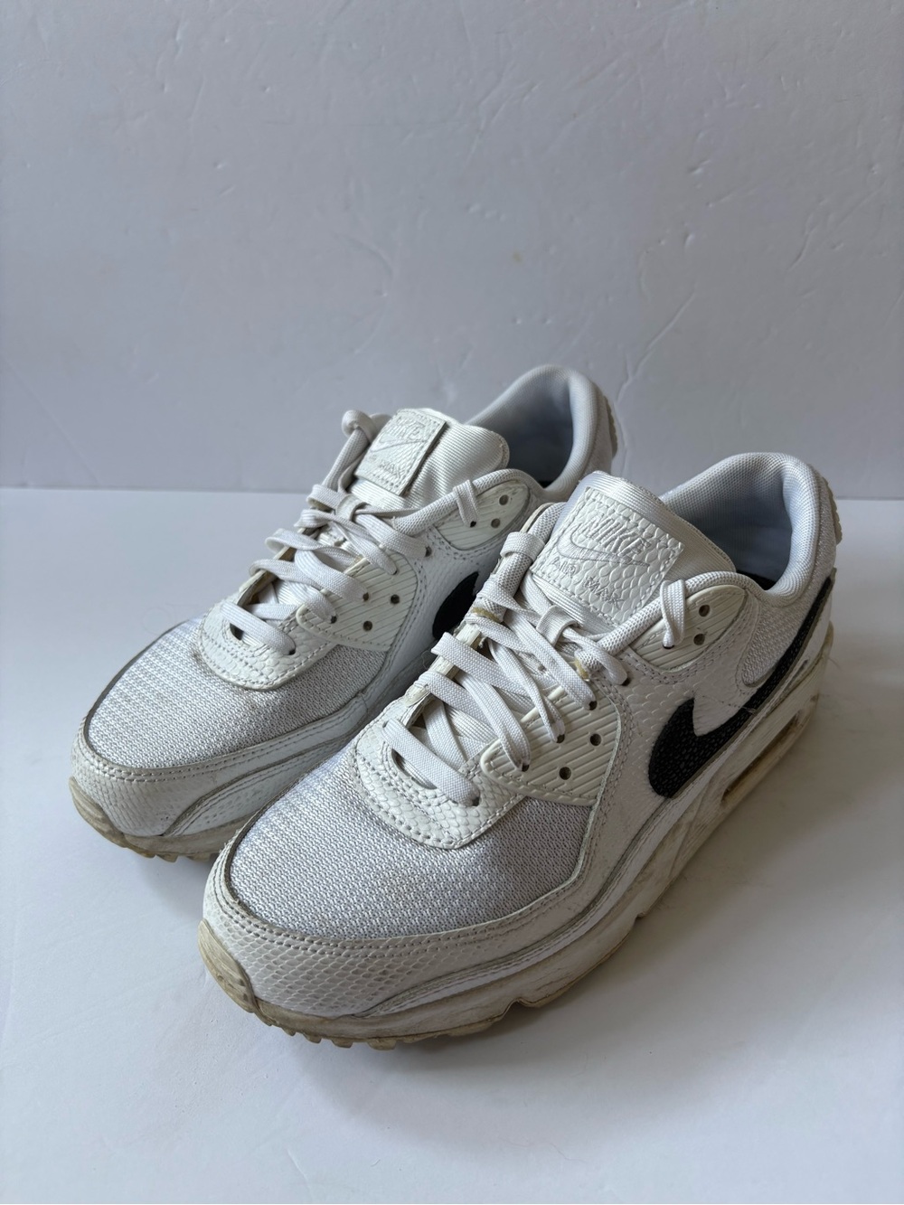 Nike Air Max 90 Women’s Shoes White Logo Snakeskin Reptile DZ5212-100 Retro 9.5